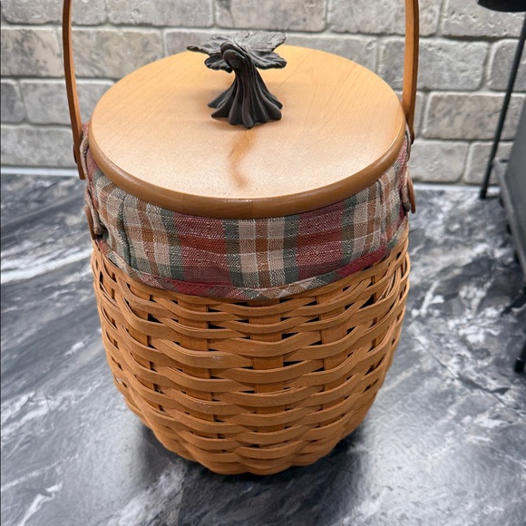 Longaberger Fall Basket with Lid - Picture 2 of 4